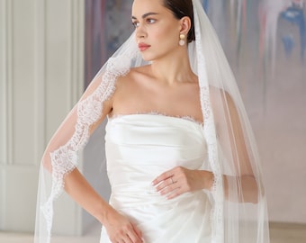 Lace wedding veil with Chantilly lace trim, classic wedding veil, lace veil, one tire bridal veil with lace, lace edge cathedral veil