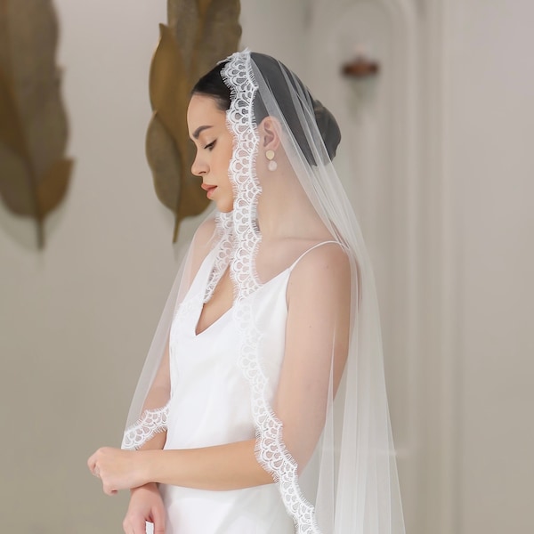 Lace mantilla veil, lace edge wedding veil, classic veil with lace, lace bridal veil, mantilla veil, one tier veil with lace, veil with lace