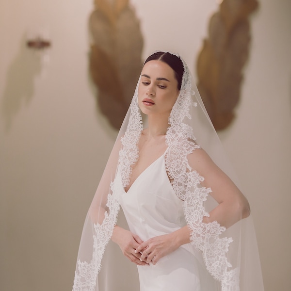 Mantilla lace veil, lace wedding veil, one tier bridal veil with lace trim, cathedral long veil with chantilly lace, white lace veil