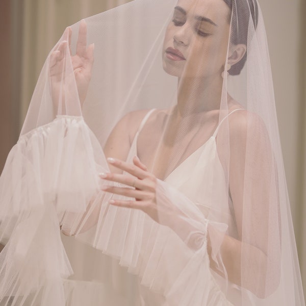 Ruffle veil with blusher, ruffle edge veil, veil with ruffle trim, ruffle wedding veil, frill veil, fingertip length veil, drop ruffle veil
