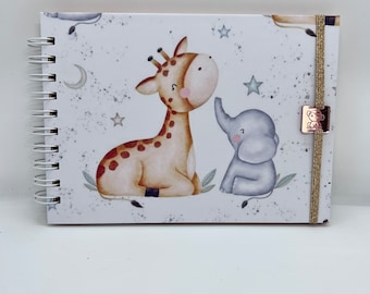 Giraffe/Elephant Photo Album: A5 elegance with Hard Covers and exclusive Details to preserve your precious memories.