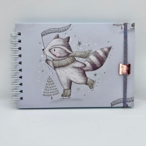 Album fotografico Raccoon: eleganza A5 con copertine rigide e dettagli esclusivi per conservare i tuoi ricordi preziosi.