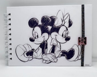 A5 Mickey and Minnie album, 40 pages, matte BOPP hard covers, tracing paper, glitter elastic closure, spiral. Save your memories in style!