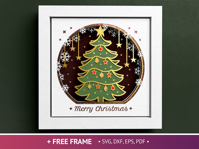K&ouml;nnte beinhalten: Eine digitale Schnittdatei mit einem Weihnachtsbaum mit goldenen Sternen und Kugeln, umgeben von Schneeflocken in einem Kreis. Der Text "Frohe Weihnachten" befindet sich unter dem Baum. Das Design ist f&uuml;r ein mehrschichtiges Papierbastelprojekt.