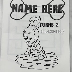 Puede incluir: Un libro para colorear en blanco y negro con el texto "NAME HERE" en un diseño en forma de hueso. El libro presenta un bebé de dibujos animados con el texto "TURNS 2" y "COLORING BOOK".