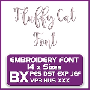 以下が含まれることがあります： 白い背景に、薄いピンクの筆記体で「Fluffy Cat Font」と書かれています。 下には、紫色の長方形に「EMBROIDERY FONT 14 x Sizes BX PES DST EXP JEF VP3 HUS XXX」と表示されています。