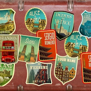 Stickers de voyage avec prénom personnalisé. Ajoutez votre propre nom, un cadeau de voyage de style vintage, des décalcomanies pour bagage, valise, scrapbooking, ordinateur portable ou bouteille d'eau.