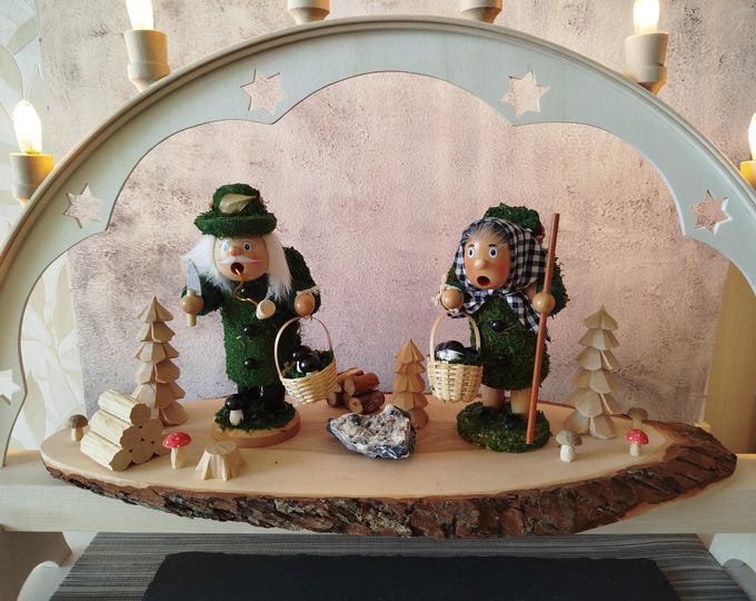 Vogtland candle arch/light arch (large) with the traditional figures Moosmann and Moosfrau - UNIQUE/single piece/70x43x10cm