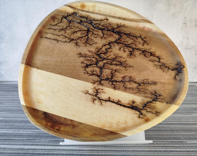 Lichtenberg figures, burned wood-Lichtenberg burned wood/DECO tray natural/22x20x2 cm/UNIQUE, handmade/storage tray for rings, keys