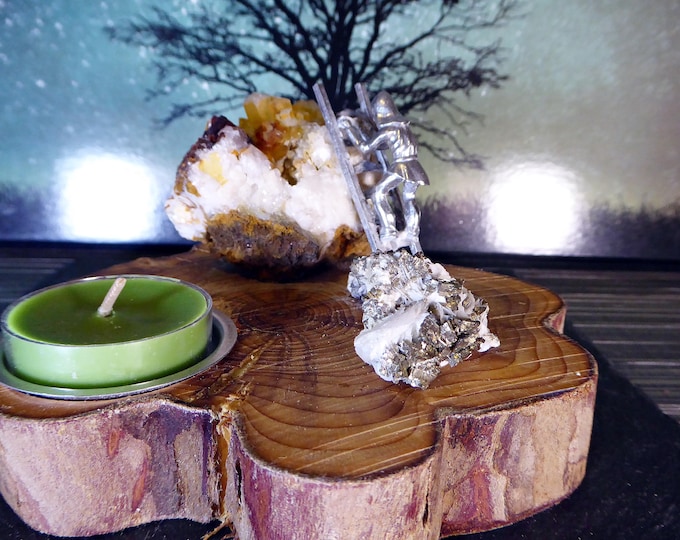 Tealight holder made of precious wood with mining scene, miner and minerals - a handmade unique piece ideal for decoration / handcraft
