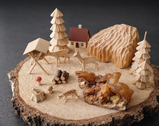 Christmas/Winter decoration with forest scene, carved figures and minerals/ Ore Mountains/ Gift made of wood/ Unique/ Handmade/ One-of-a-kind/ Elegant