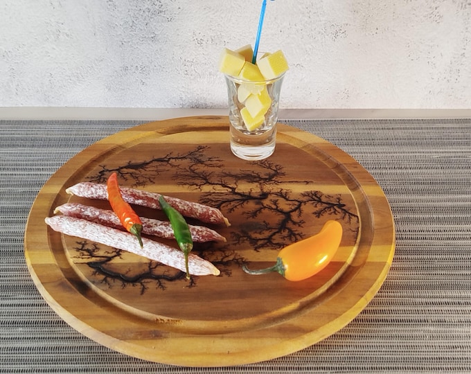 Serving board, decorative board, snack board, cutting board with "Lichtenberg" figures, fired wood-Lichtenberg diameter 25 cm/UNIQUE, handmade