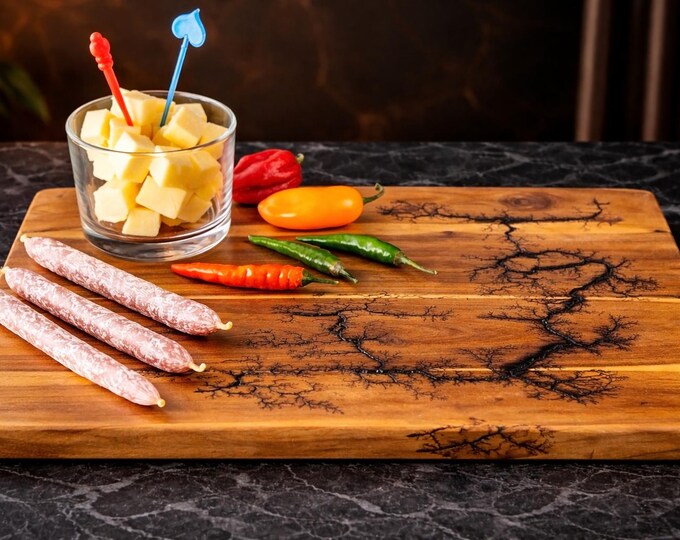 Serving board, decorative board, bread board, cutting board with "Lichtenberg" figures, burnt wood - Lichtenberg 38.5x27x1.8 cm/UNIQUE PIECE, handmade