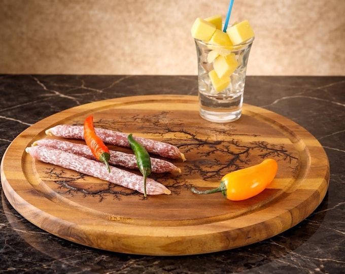 Serving board, decorative board, bread board, cutting board with "Lichtenberg" figures, burnt wood - Lichtenberg, diameter 25 cm/unique piece, handmade