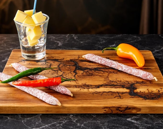 Serving board, decorative board, bread board, cutting board with "Lichtenberg" figures, burnt wood - Lichtenberg 23x15x1 cm/UNIQUE PIECE, handmade