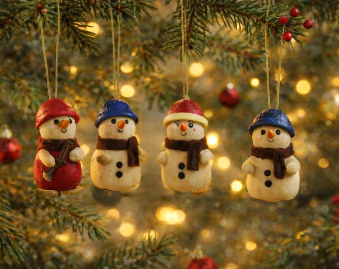Winter figures (snowman, Santa Claus) for hanging on a Christmas bouquet, approx. 5 cm tall - produced in Saxony/Ore Mountains