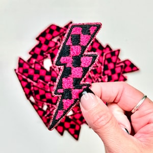 ピンクと黒のチェック柄稲妻刺繍パッチ