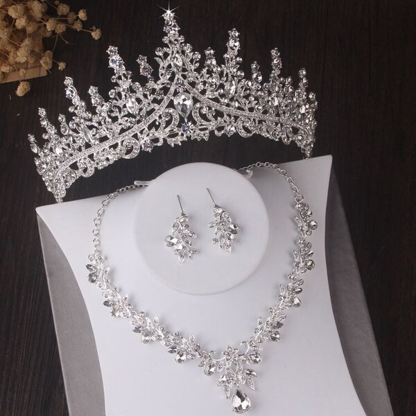 Juego de joyería de boda nupcial, juego de bodas de plata nupcial perfecto, joyas para mujeres, juego de joyas hecho a mano para fiestas de graduación, collar de plata Tiara Set Gift