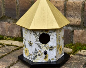 Vogelhuis hommel| Lente vogelhuisje | Handgemaakt vogelhuisje | Op maat gemaakt | Buitendecoratie | Binnendecoratie| Lente- en zomerdecoratie| Bijenliefhebbers