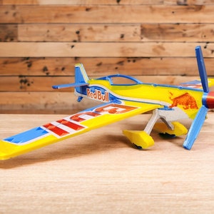 Einzigartiges 'MXS Red-Bull' Snap-Fit 3D gedrucktes Flugzeugmodell Kit - Kein Kleber, mehrere Farben, Made-to-Order!
