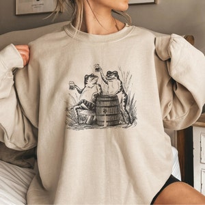 Frog Sweatshirt, Frog Sweater, Frog Lover Gift, Cottagecore Sweatshirt, Goblincore Shirt, Frog and Toad Shirt, Mushroom Sweatshirt, Oversize