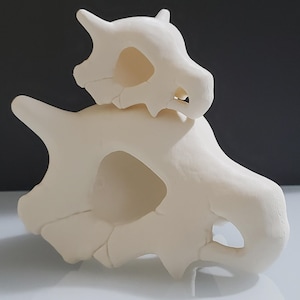 Teschio di bestia mascherata in osso - Fossile unico stampato in 3D - Regalo realistico per fan e collezionisti, regalo di compleanno perfetto, biglietto d'auguri o espositore di adesivi