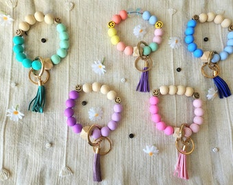 NEW! Smiley Face Retro Bracelet Keychain| Happy Smiley Keychain| Retro- Chic Keychain| Wooden Silicone Bead Keychain| Cute Pretty Gifts