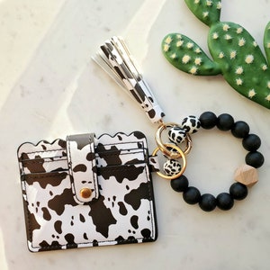 Llavero de pulsera con cuentas y estampado de vaca/Llavero de pulsera con cuentas de silicona y estampado de vaca/Accesorios con estampado de vaca/Regalo bohemio/Regalos para amantes de las vacas/Cartera para mujer/