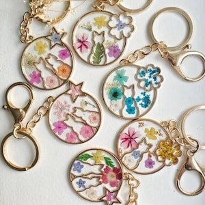 NEW! Beautiful Handmade Dried Flower Keychain| Cat Keychain| Cat lady, cat mom, kitty keychain| Cute n pretty gift her, Bestfriends