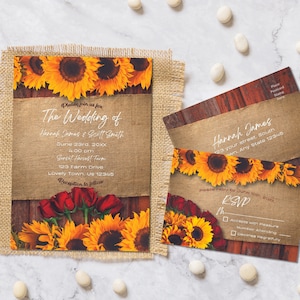 Puede incluir: Invitación de boda rústica con girasoles y arpillera. La invitación dice "Por favor, únase a nosotros para La boda de Hannah James & Scott Smith" con la fecha, la hora y el lugar de la boda. La tarjeta RSVP incluye un diseño de girasol y el texto "Por favor, responda antes del 10 de junio de 20XX RSVP".