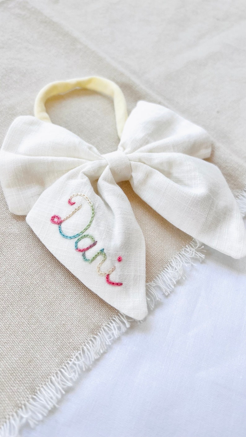Hand embroidered name bow, custom hair bow for girls, personalized hairbows for babies, hand stitched name bow, linen bow and name, monogram image 1