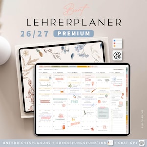 Könnte beinhalten: Zwei digitale Tablets mit einem Planer mit floralen Designs und dem Text "LEHRERPLANER 26/27 PREMIUM". Der Planer enthält Kalendereinträge, Symbole und die Wörter "FREI" und "Test". Der untere Teil des Bildes lautet "UNTERRICHTSPLANUNG + ERINNERUNGSFUNKTION + CHAT GPT".