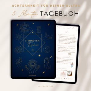 Könnte beinhalten: Ein dunkelblaues Tagebuch mit goldenen Himmelsillustrationen und dem Text "5 Minuten Tagebuch". Das Tagebuch ist auf einer Seite mit handschriftlichem Text geöffnet. Die Worte "JUST PLAN THIS" stehen unten.