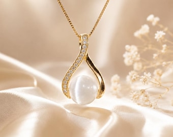 Selenite Necklace: 18K Gold-Filled Pendant, Ethereal Healing Crystal