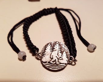 Bigfoot Bracelet – Quirky Sasquatch Charm Jewelry, Pacific Northwest Forest-Inspired Cryptid Accessory & Bigfoot Gift