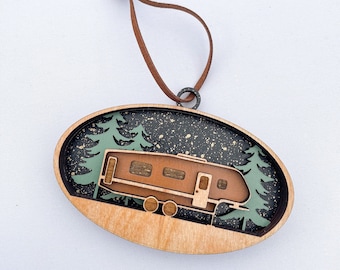 5th Wheel Ornament, Personalized gift for campers, family ornament, Outdoorsy Gift, under the stars
