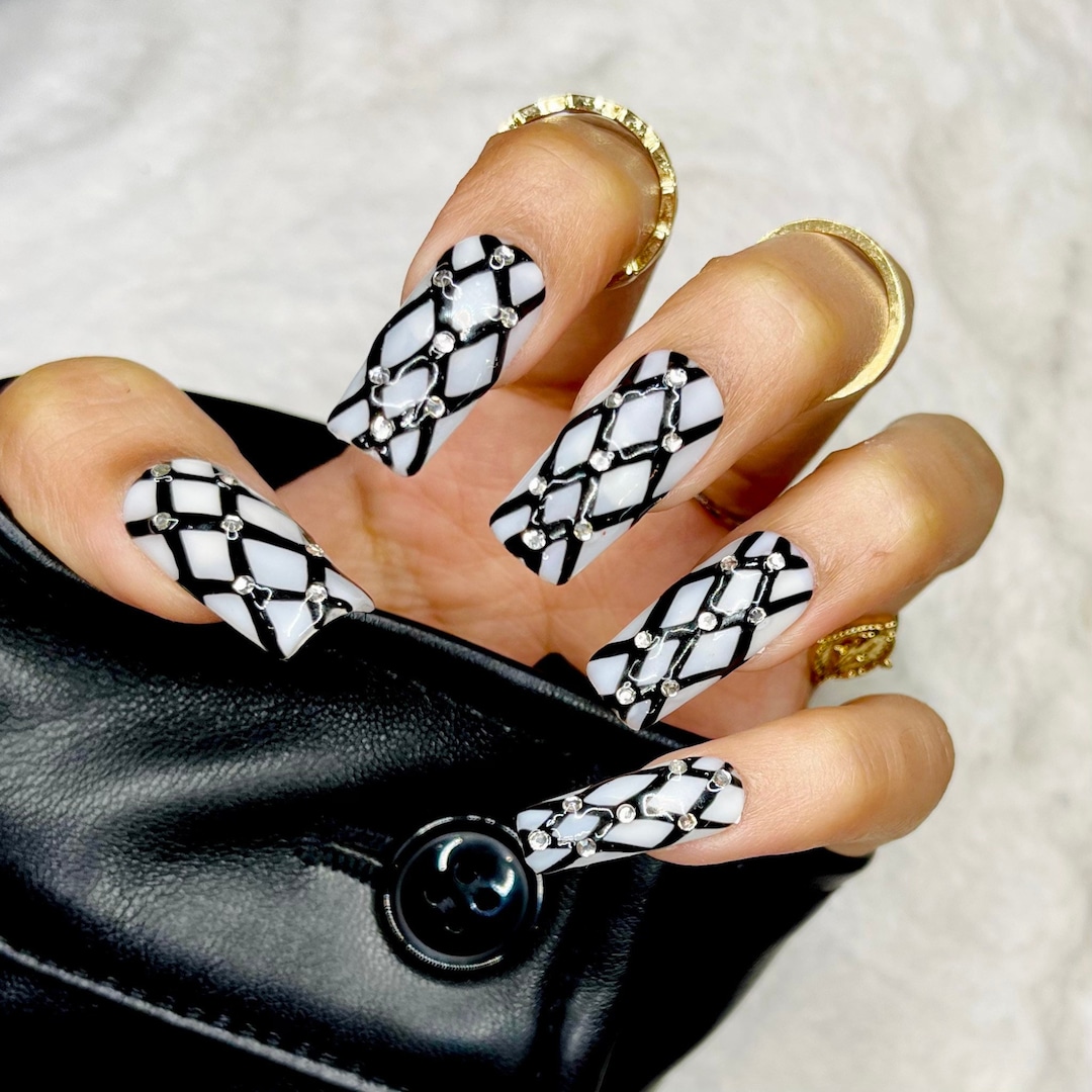 Euphoria Inspired Nails / Press on Nails / Black and White - Etsy