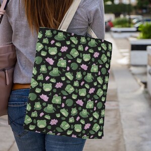 Frog Tote Bag, Green Tree Frog, Kawaii Tote Bag, Cottagecore Frog, Tote Bag Aesthetic, Cute Frog Tote Bag, Trendy Tote Bag, Frog Lover Gift