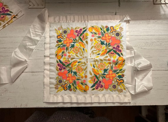 1970s Floral Paper Napkin Apron: Novelty Disposable Mod Design