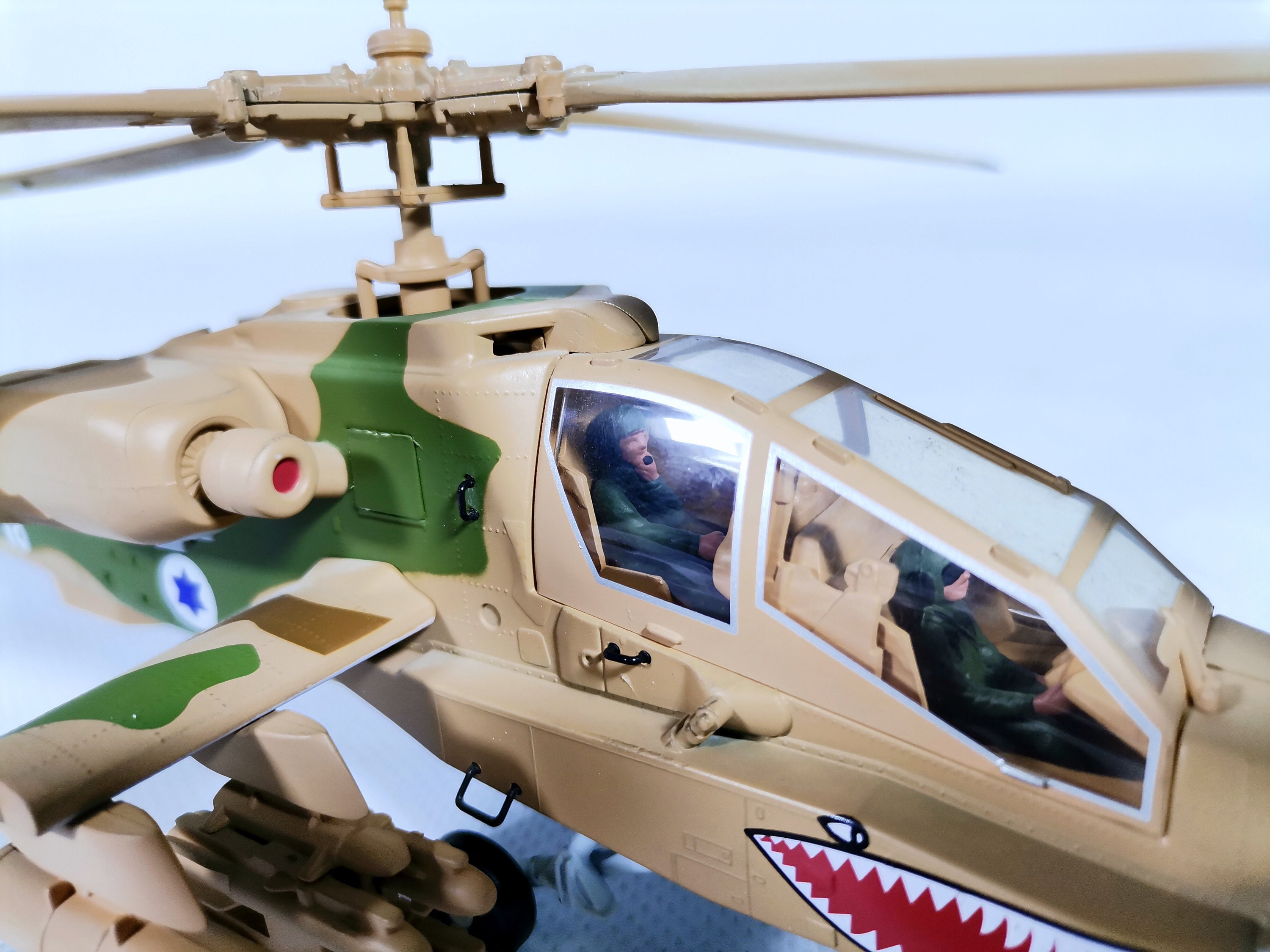 Model Power 1:48 Scale Apache AH-64 ISRAELI CAMOUFLAGE #6442 Model Power 1:48 Scale Apache AH-64 ISRAELI CAMOUFLAGE #6442