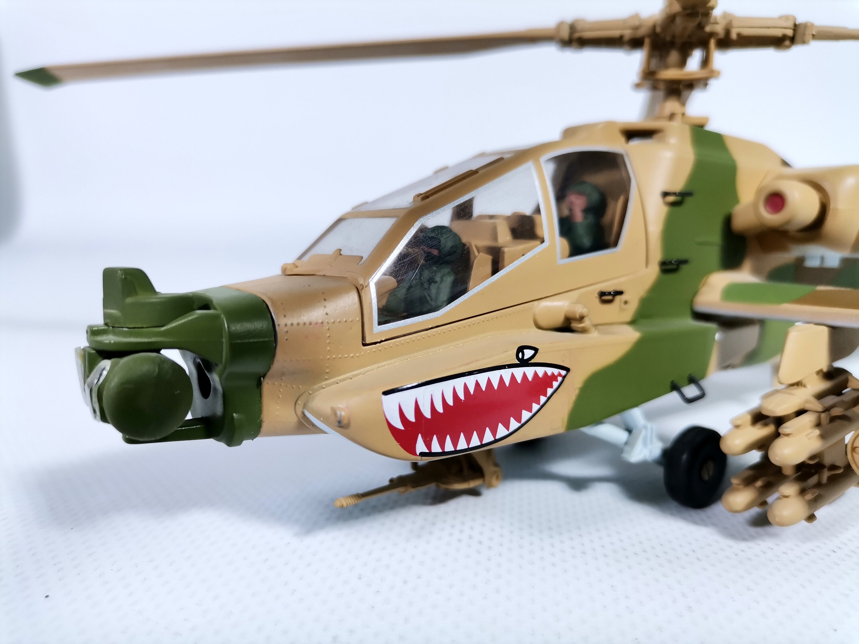 Model Power 1:48 Scale Apache AH-64 ISRAELI CAMOUFLAGE #6442 Model Power 1:48 Scale Apache AH-64 ISRAELI CAMOUFLAGE #6442