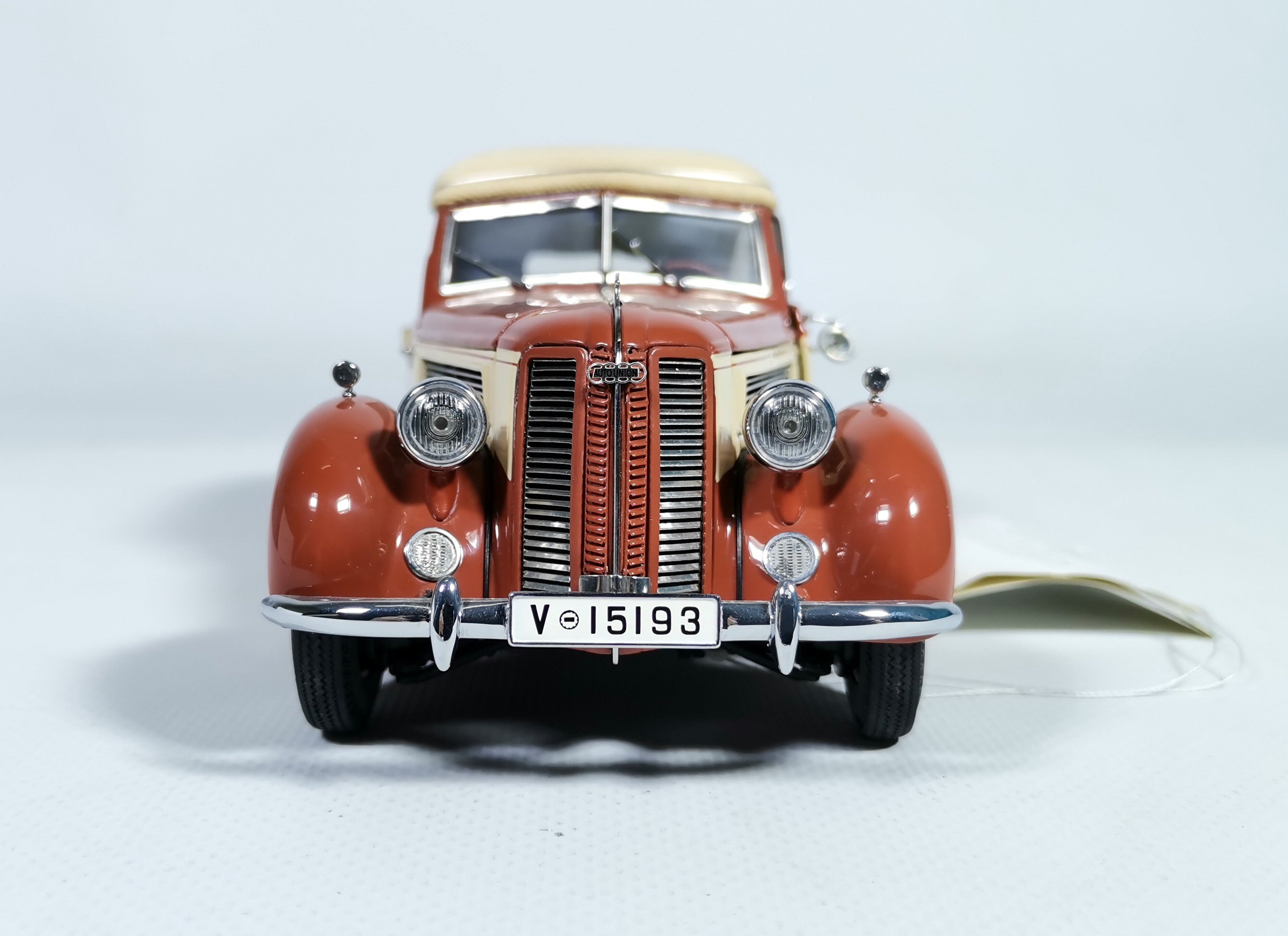 ダイキャストモデルカー 1:24 スケール CMC 1938 - 1940 アウディ 920