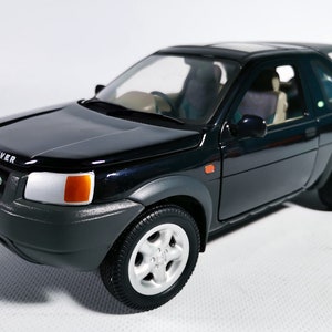 Ertl 1/18 Scale Model Car  - Land Rover Freelander Black #7897