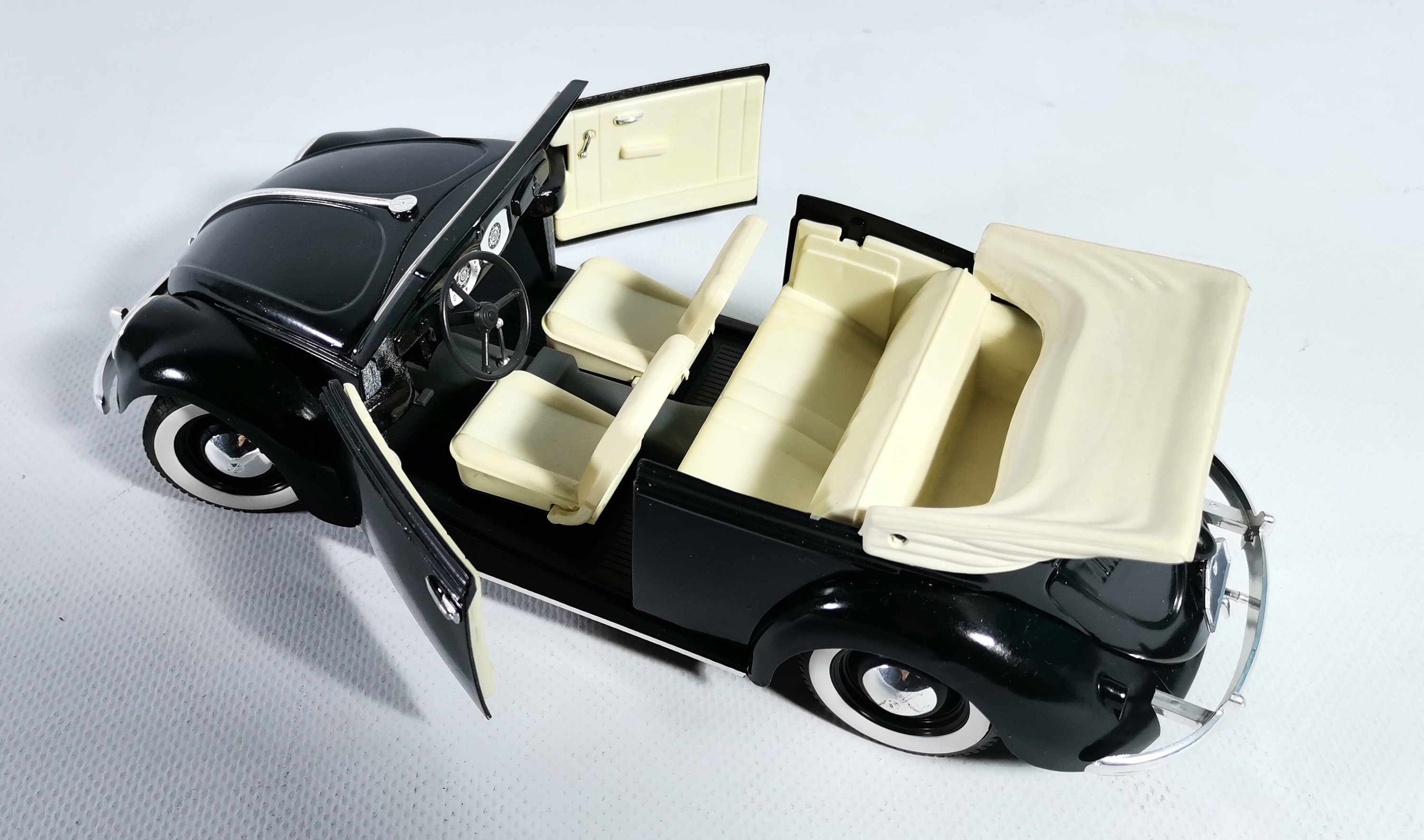 Solido Coccinelle VW 1949 Echelle Model Car. 1:17 Scale