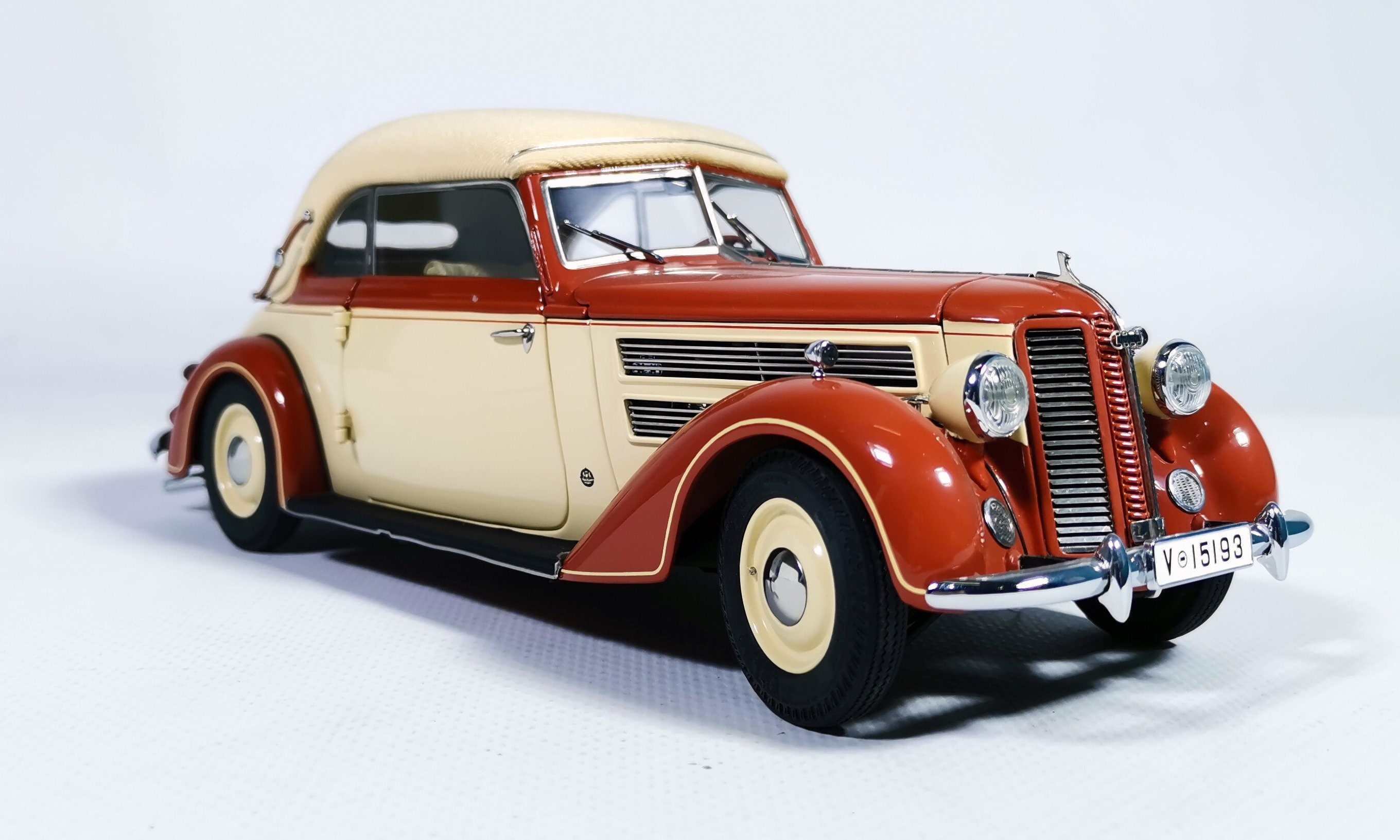 ダイキャストモデルカー 1:24 スケール CMC 1938 - 1940 アウディ 920