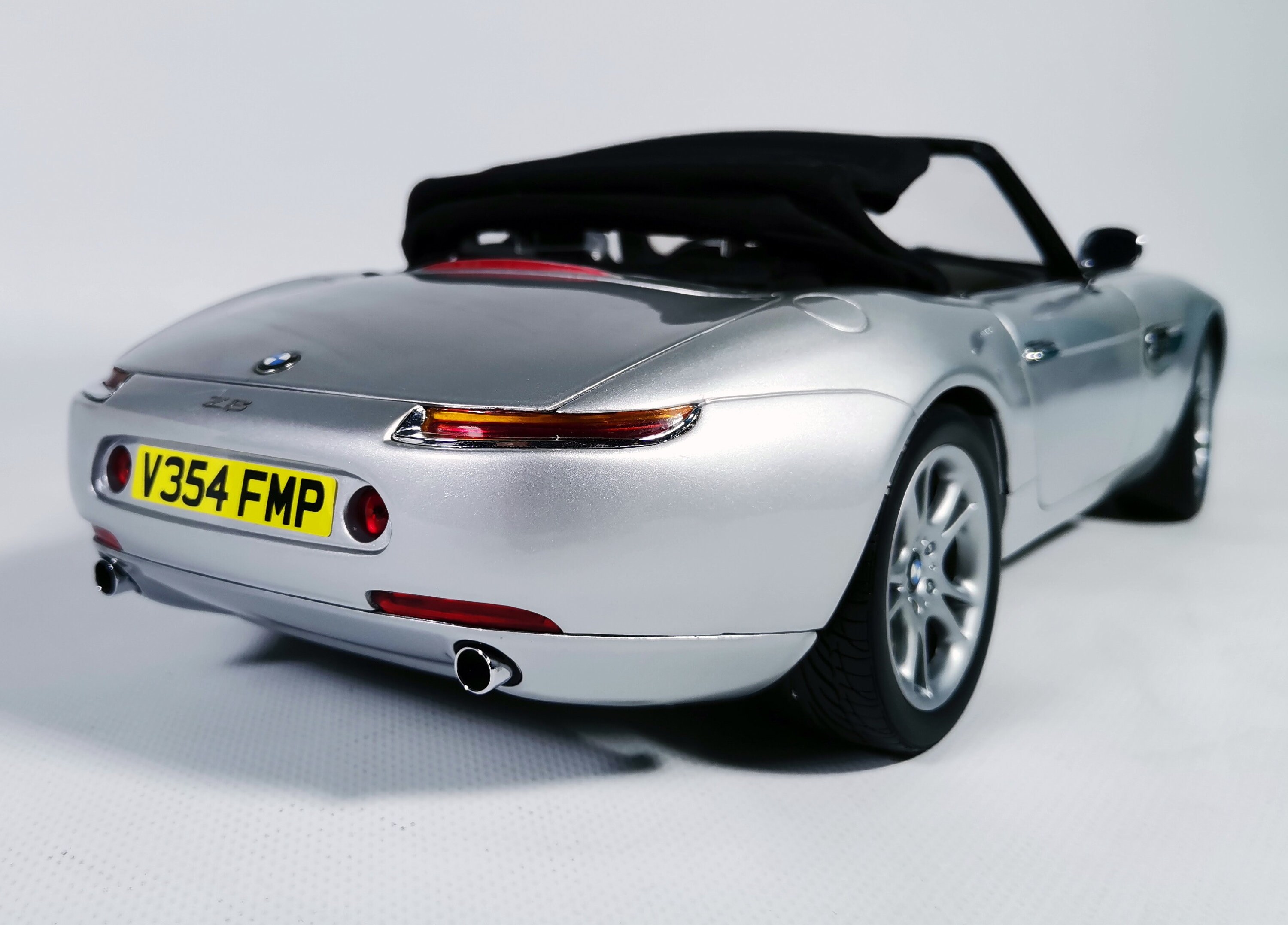 ミニカー京商 007 J・BOND BMW Z8 1/12スケール 適当な価格