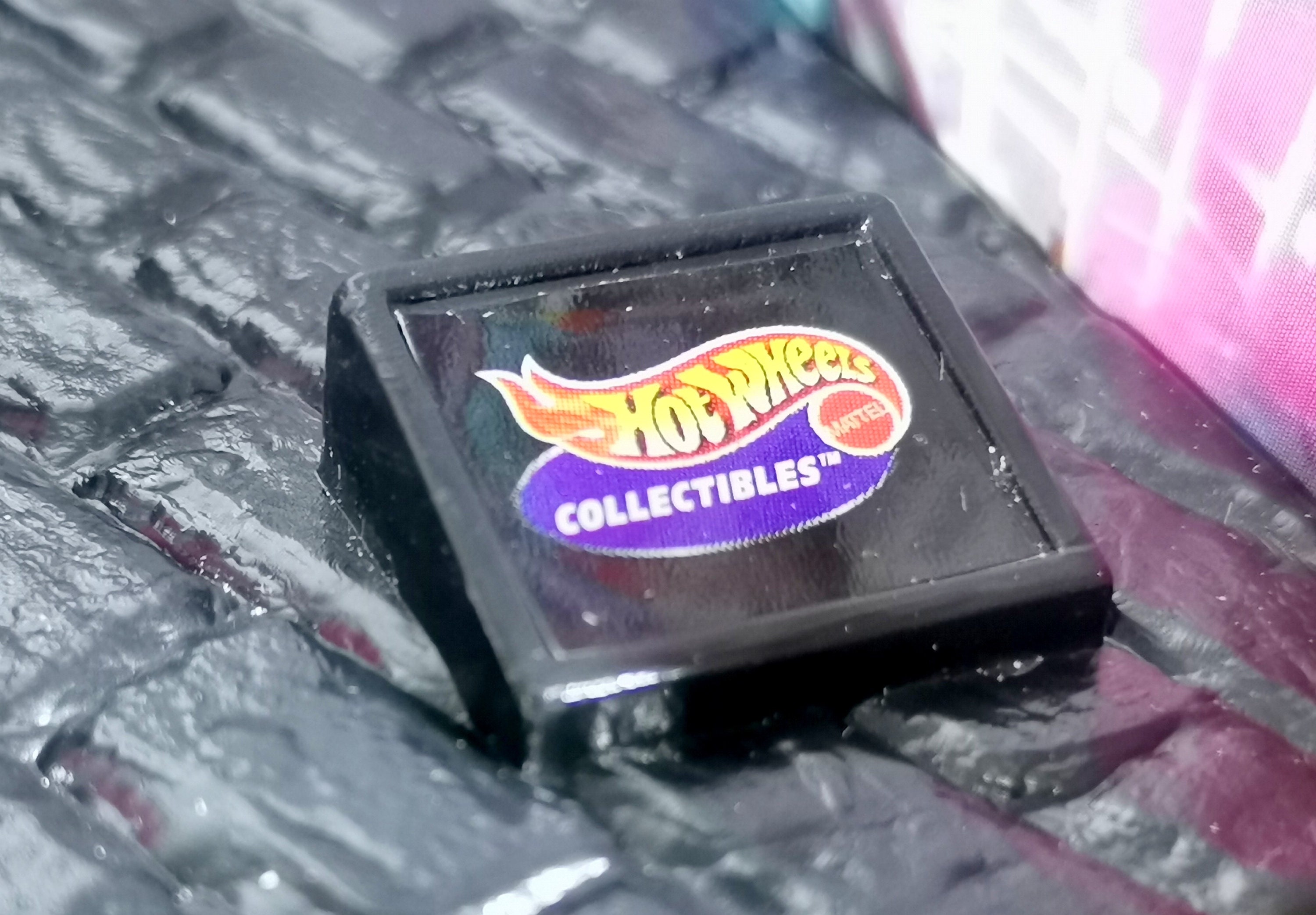 MATTEL Hot Wheels 1/18 Scale 