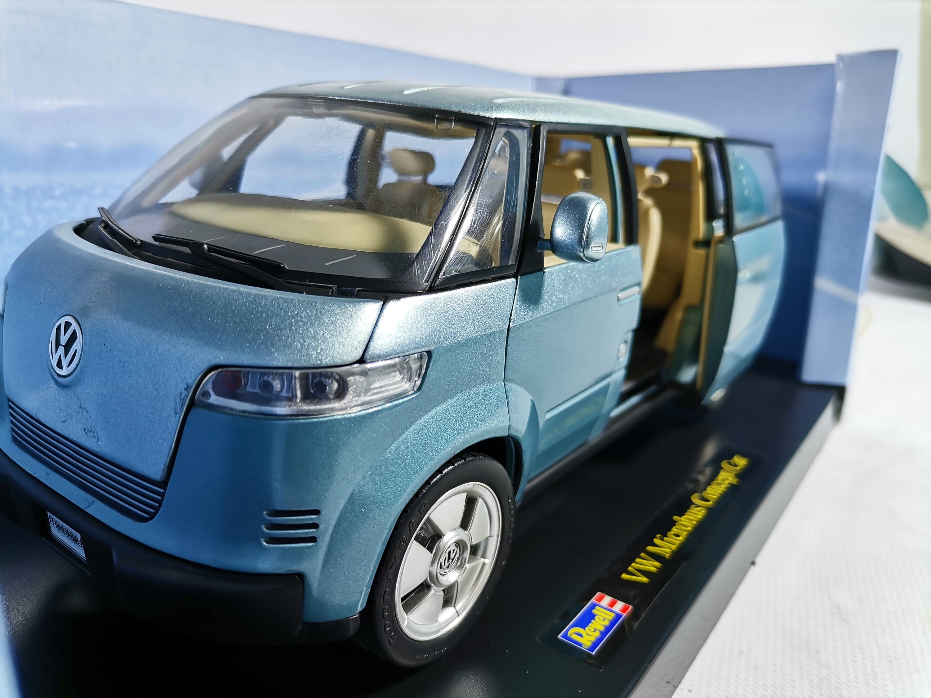 希少 黒入荷! Revell 1:18 VW フォルクスワーゲン マイクロバス コンセプト 乗用車