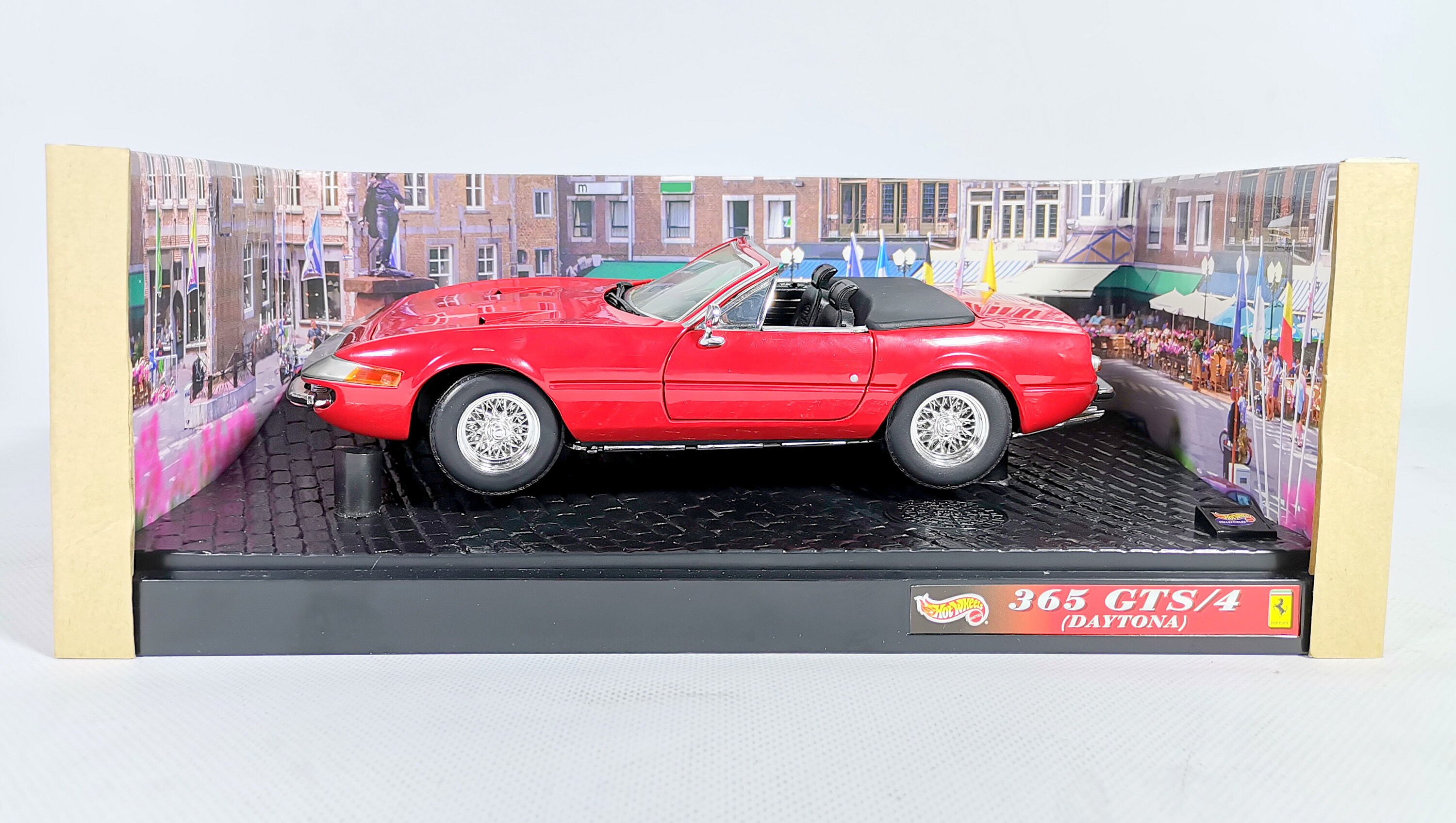 FERRARI 365 GTS/4 DAYTONA cabriolet spider noir film 2 FLICS