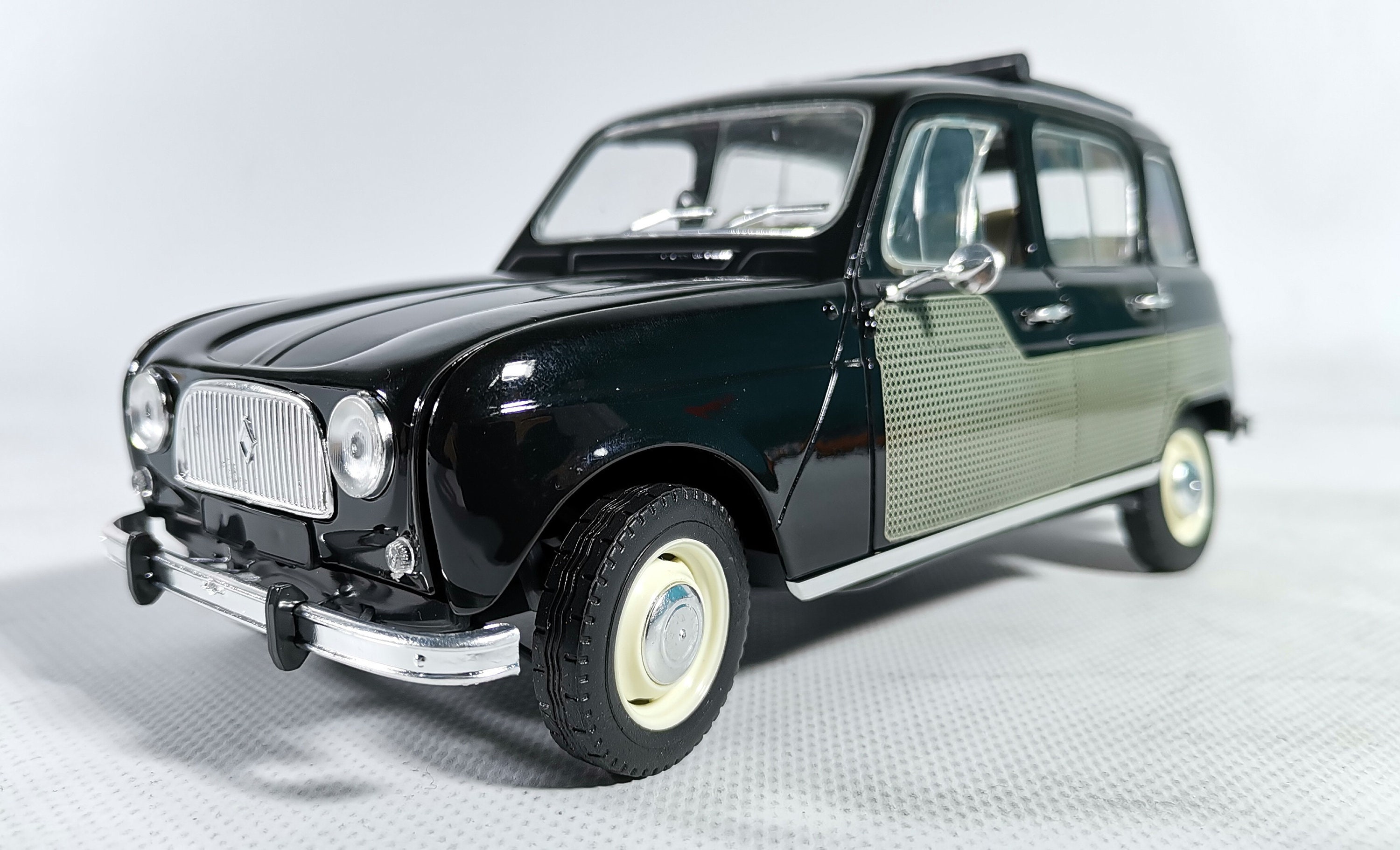 Rare Solido Echelle 1/18 1964 Prestige Renault 4L PARISIENNE
